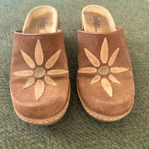 Indigo by Clark’s Suede Boho Clogs Size 6M